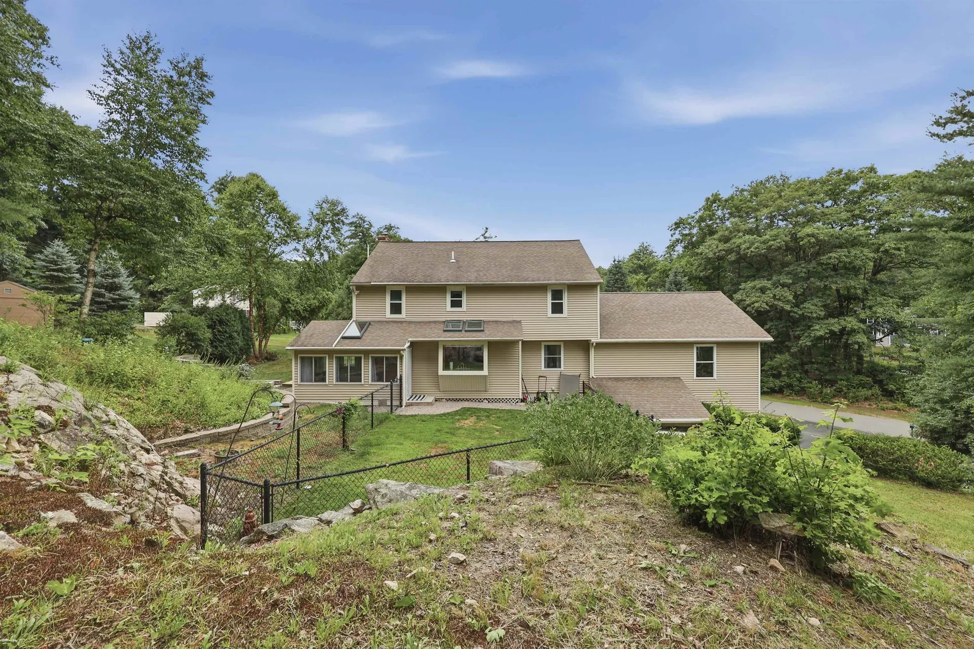 17 Windsor Boulevard Londonderry NH 03053