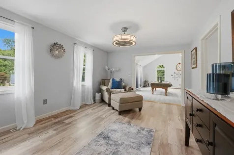 17 Windsor Boulevard Londonderry NH 03053