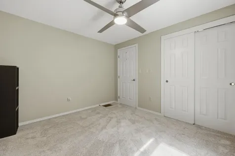 17 Windsor Boulevard Londonderry NH 03053