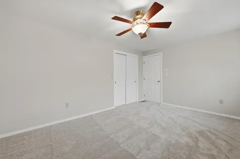 17 Windsor Boulevard Londonderry NH 03053