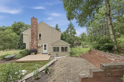 17 Windsor Boulevard Londonderry NH 03053