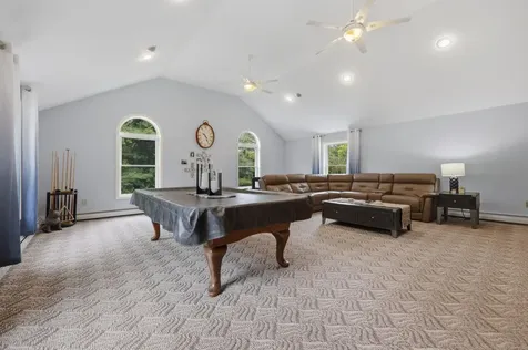 17 Windsor Boulevard Londonderry NH 03053