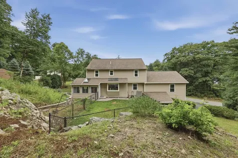 17 Windsor Boulevard Londonderry NH 03053