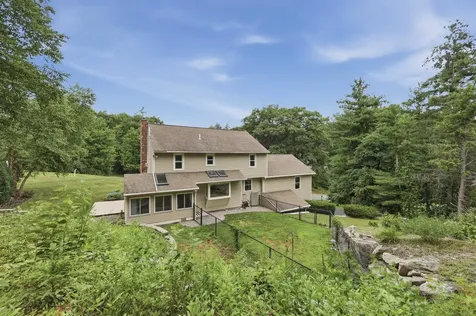 17 Windsor Boulevard Londonderry NH 03053