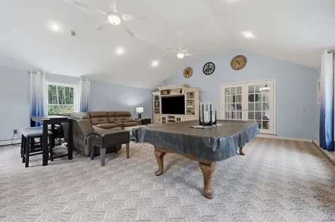 17 Windsor Boulevard Londonderry NH 03053