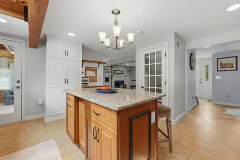 17 Windsor Boulevard Londonderry NH 03053
