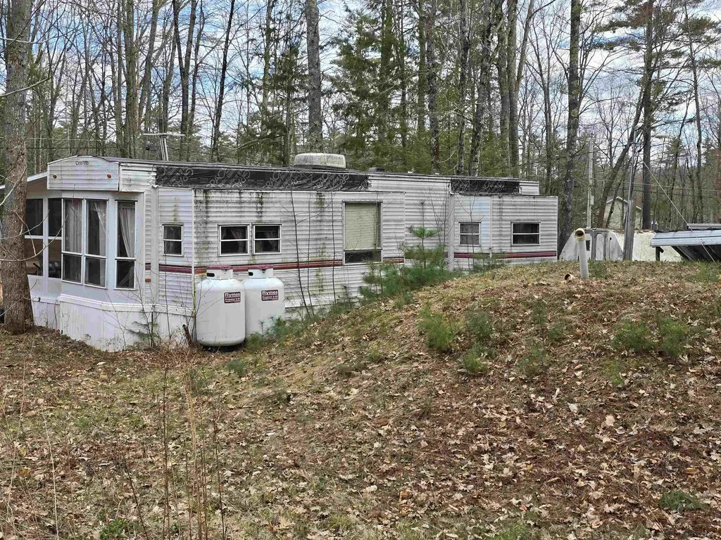 748 Long Shores Drive Barrington NH 03825