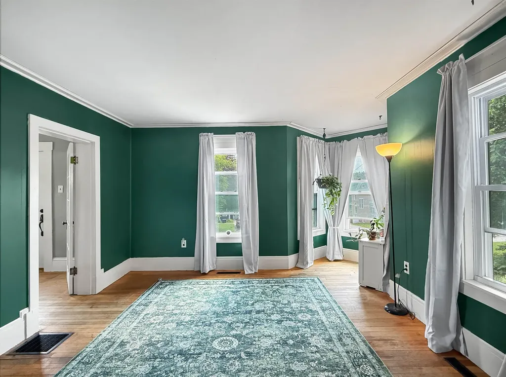 13 Monadnock Street Colebrook NH 03576
