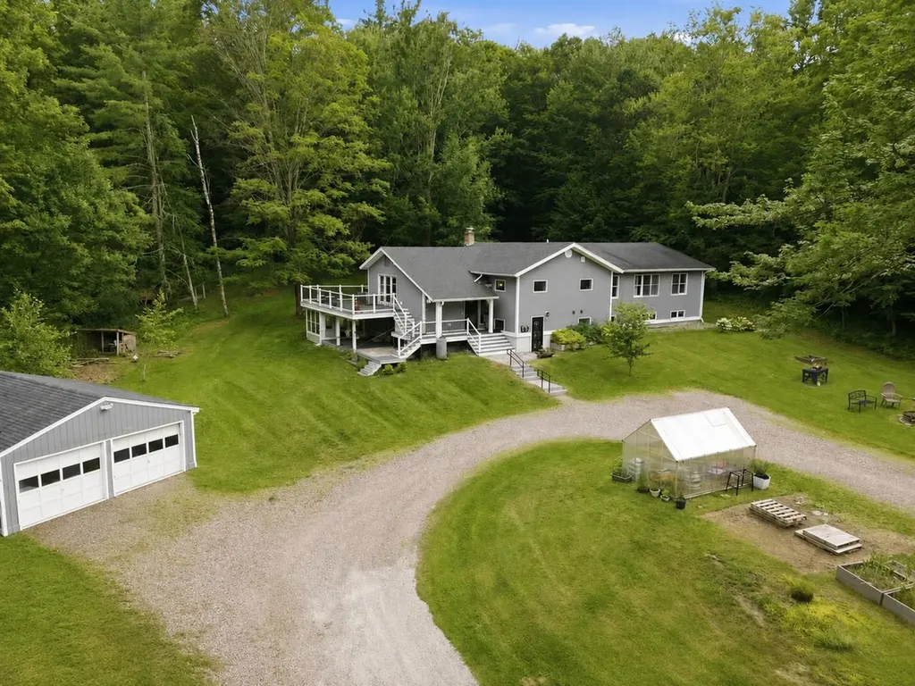 1093 East Hill Road Richmond VT 05477