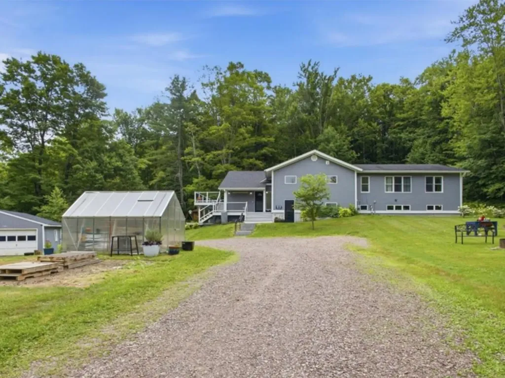 1093 East Hill Road Richmond VT 05477