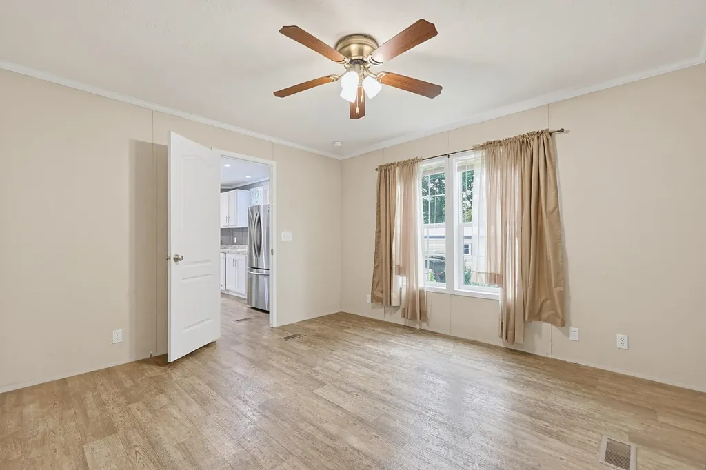83 Boxwood Lane Raymond NH 03077