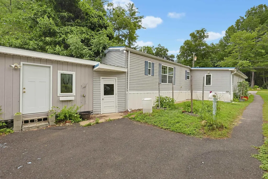 83 Boxwood Lane Raymond NH 03077