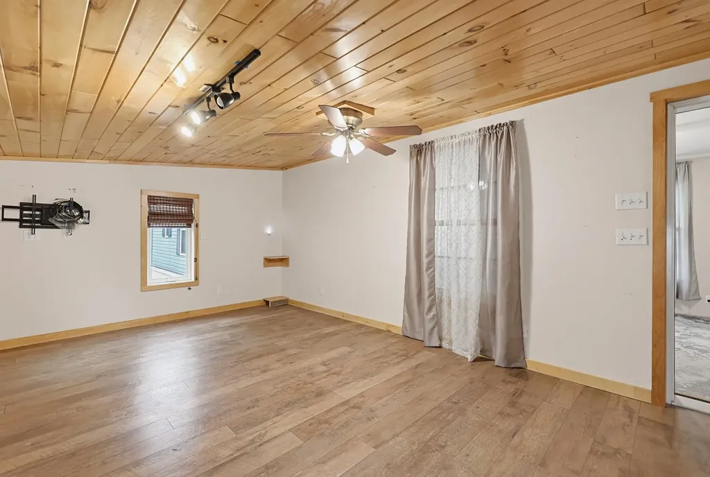 83 Boxwood Lane Raymond NH 03077