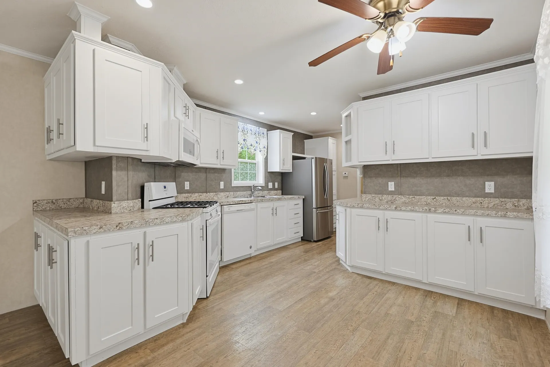 83 Boxwood Lane Raymond NH 03077