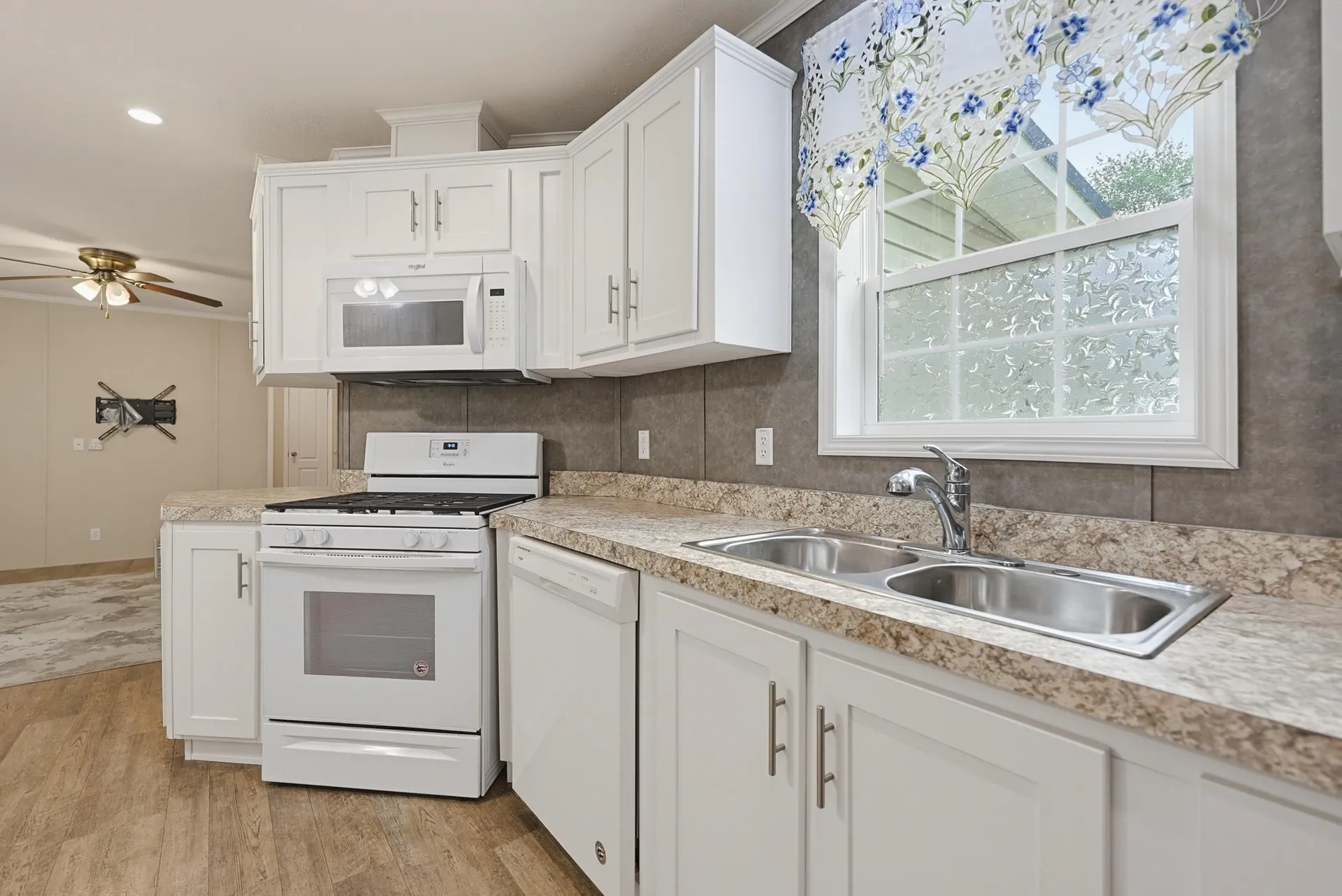 83 Boxwood Lane Raymond NH 03077