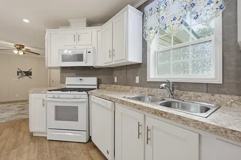 83 Boxwood Lane Raymond NH 03077