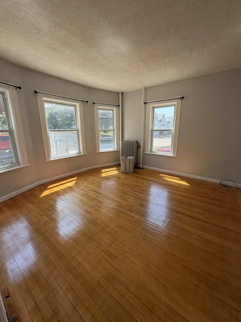 94 Ashland Street Manchester NH 03104