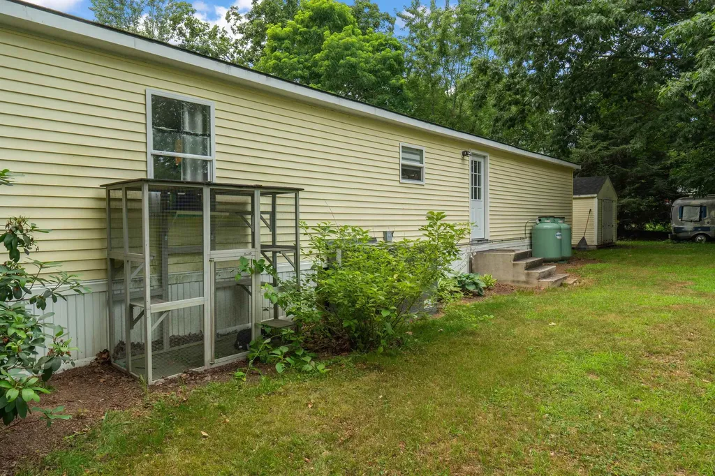 44 Donna Drive Exeter NH 03833