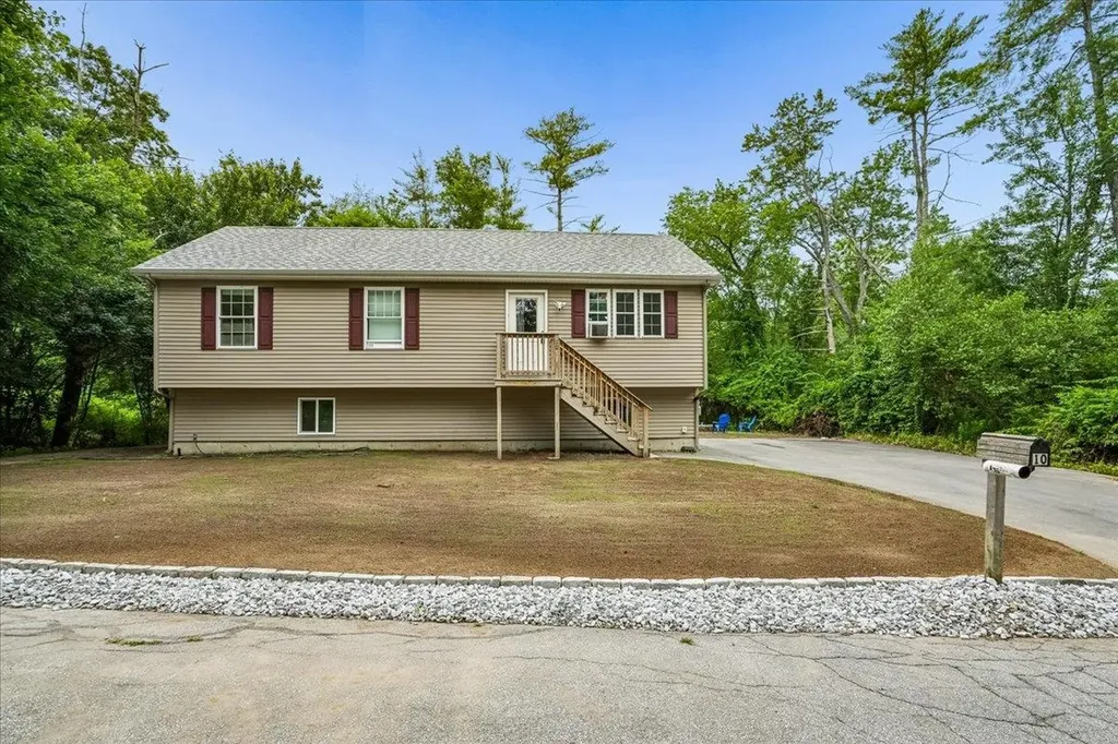 10 Patricia Avenue Raymond NH 03077