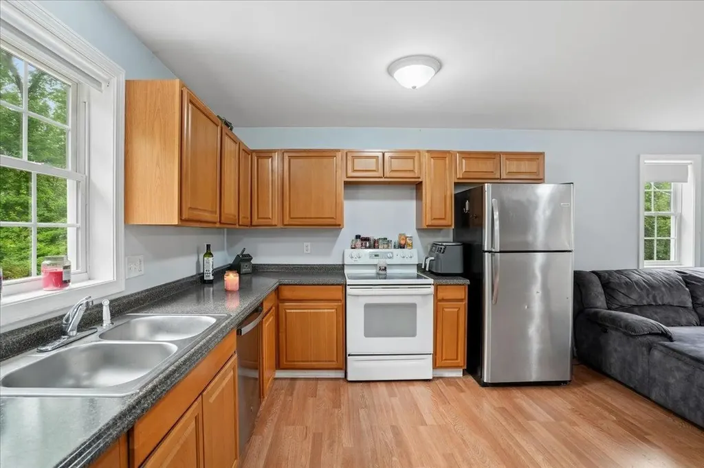 10 Patricia Avenue Raymond NH 03077