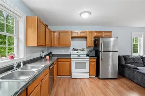 10 Patricia Avenue Raymond NH 03077