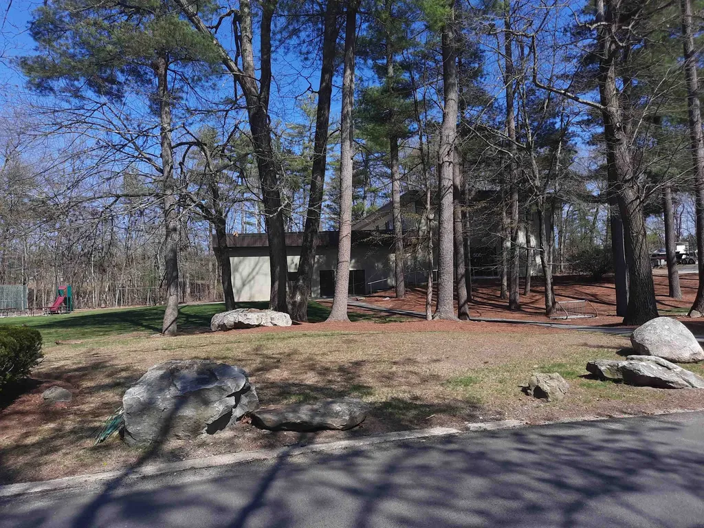 14 Strawberry Bank Road Nashua NH 03062