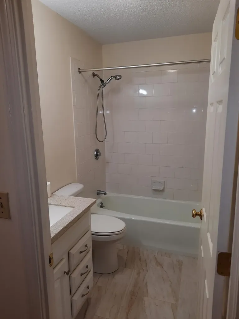 14 Strawberry Bank Road Nashua NH 03062
