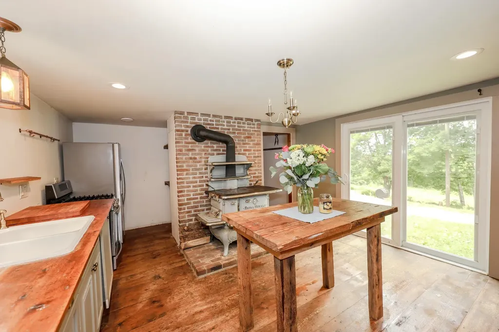 301 Tiffany Hill Road Weare NH 03281-5203