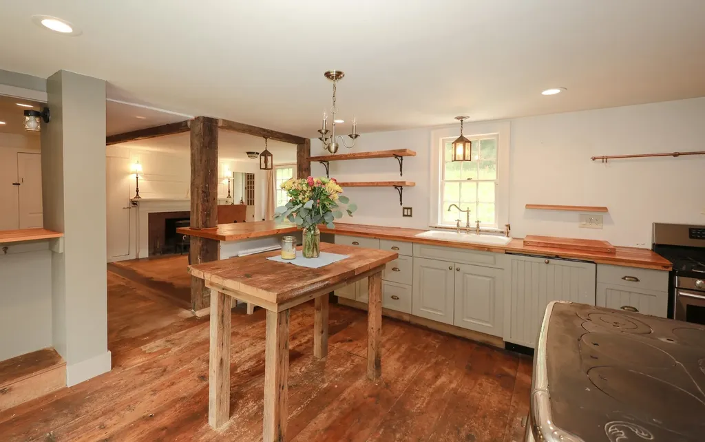 301 Tiffany Hill Road Weare NH 03281-5203