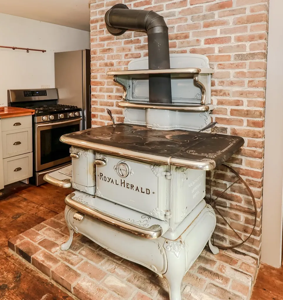 301 Tiffany Hill Road Weare NH 03281-5203