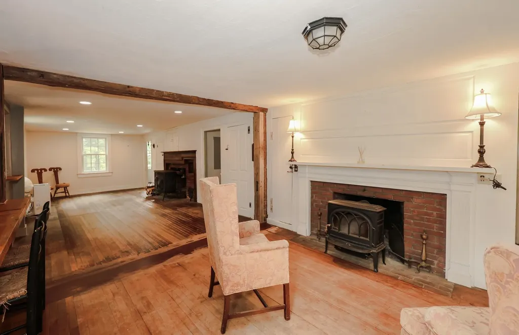 301 Tiffany Hill Road Weare NH 03281-5203