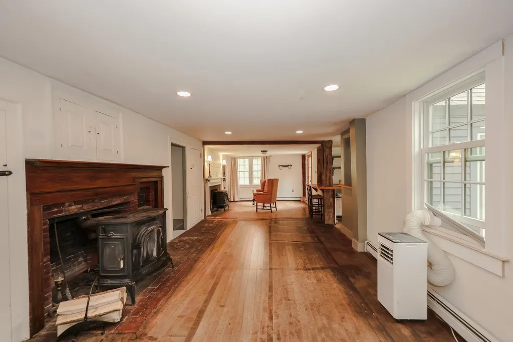 301 Tiffany Hill Road Weare NH 03281-5203