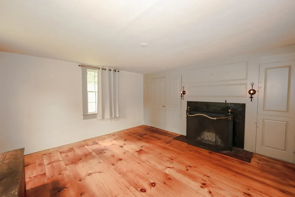 301 Tiffany Hill Road Weare NH 03281-5203