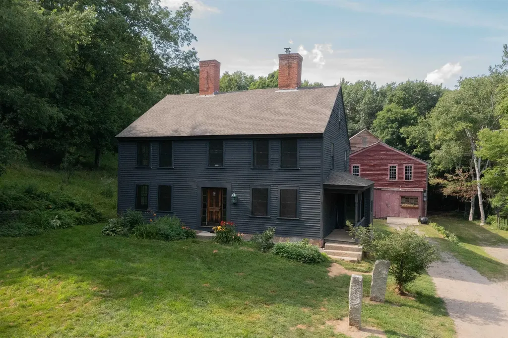 301 Tiffany Hill Road Weare NH 03281-5203