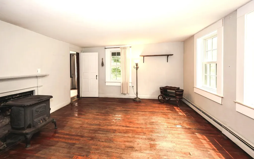 301 Tiffany Hill Road Weare NH 03281-5203