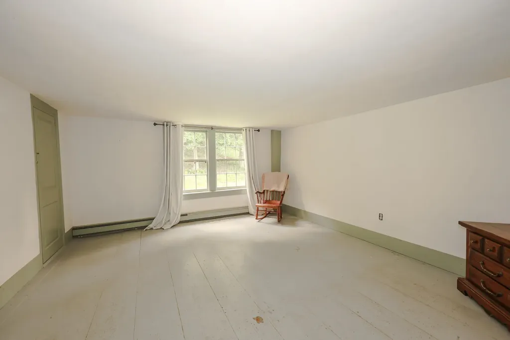301 Tiffany Hill Road Weare NH 03281-5203
