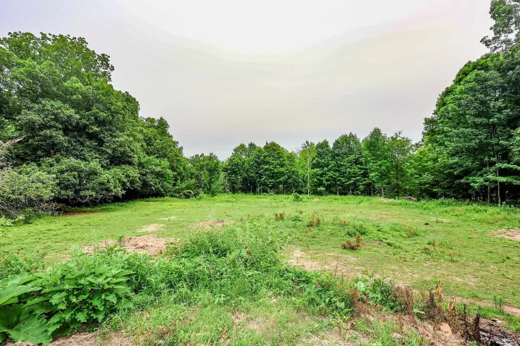 301 Tiffany Hill Road Weare NH 03281-5203