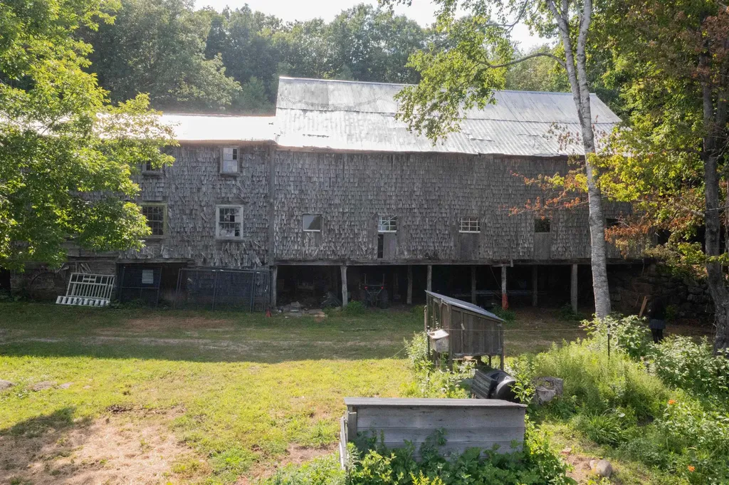 301 Tiffany Hill Road Weare NH 03281-5203