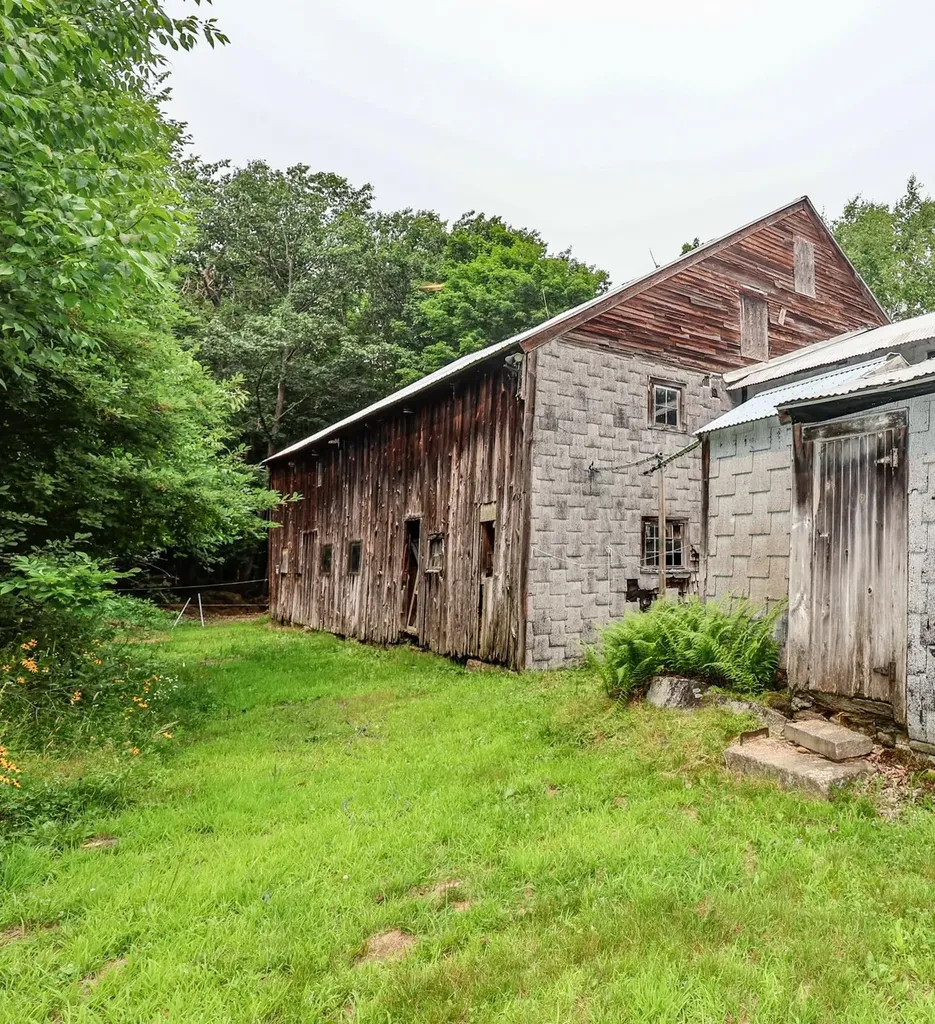 301 Tiffany Hill Road Weare NH 03281-5203