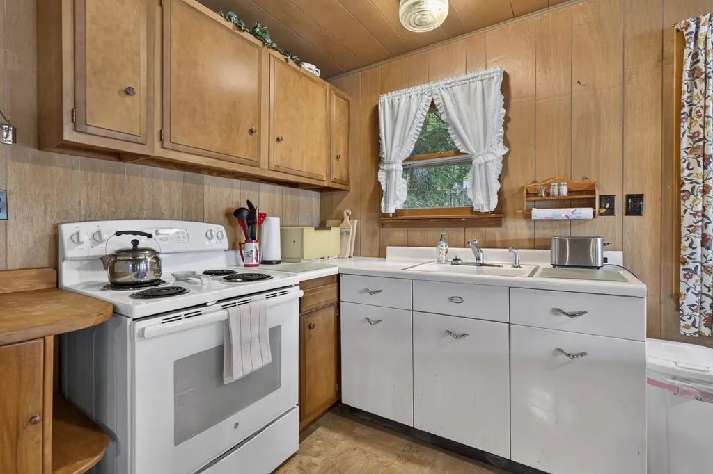 2395 Valley Road Stoddard NH 03464