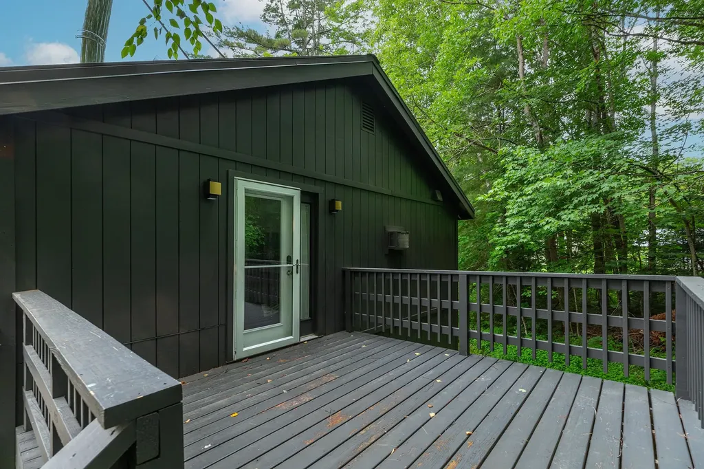 1161 Little Pond Road Londonderry VT 05148