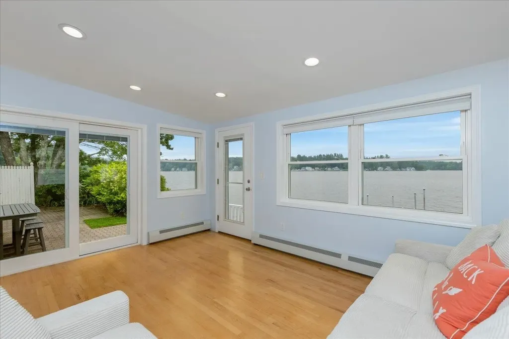 31 N Shore Road Derry NH 03038