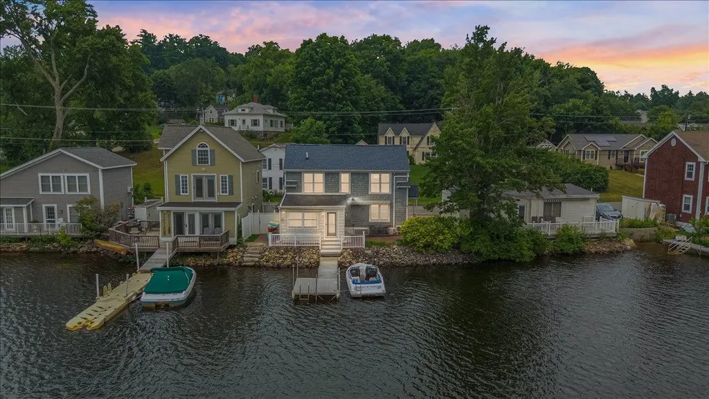 31 N Shore Road Derry NH 03038