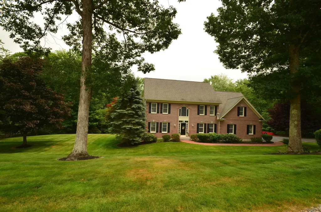 35 Colonel Daniels Drive Bedford NH 03110