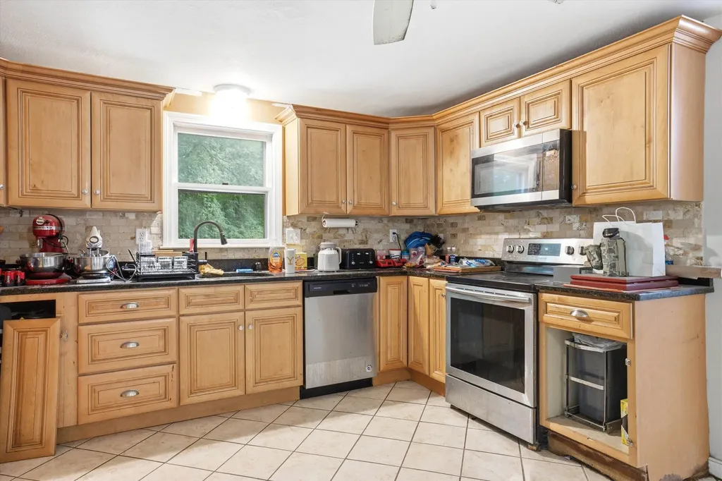 31 Chagnon Lane Hudson NH 03051
