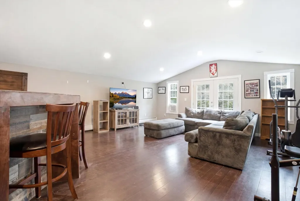 31 Chagnon Lane Hudson NH 03051