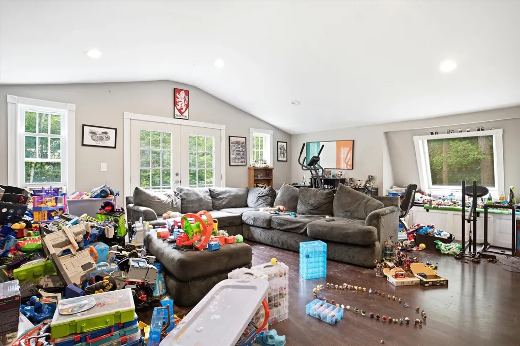 31 Chagnon Lane Hudson NH 03051