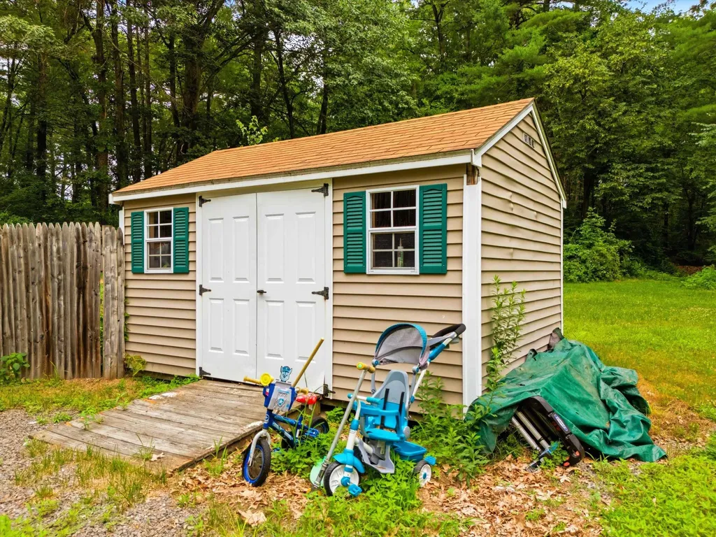 31 Chagnon Lane Hudson NH 03051