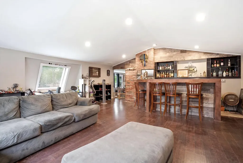 31 Chagnon Lane Hudson NH 03051