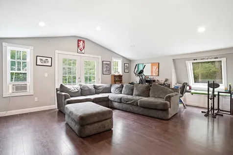 31 Chagnon Lane Hudson NH 03051
